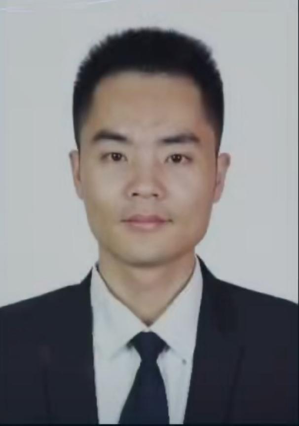 廖伟强，男，1991年生，江西石城小松人，中共党员，南昌大学化学化工学院副院长、
