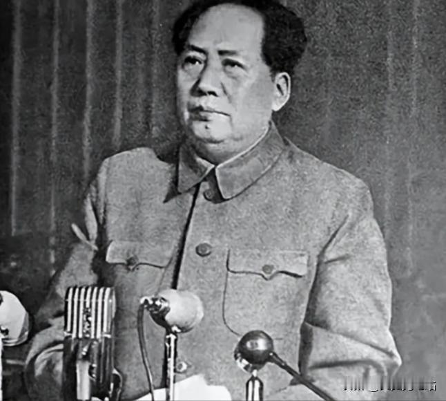 1957年，毛主席游泳后不幸感染了重感冒。为了寻求治疗请了一位资深的中医，这位老