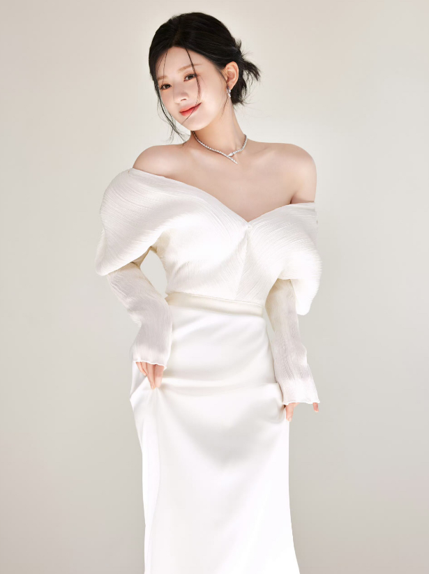 露思的长相很有东方女生的温婉气质，很舒服