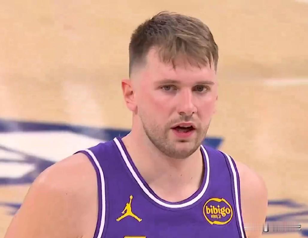 新赛季打到目前！！！得分最多：东契奇（湖人）20场比赛，场均35.2分。篮板