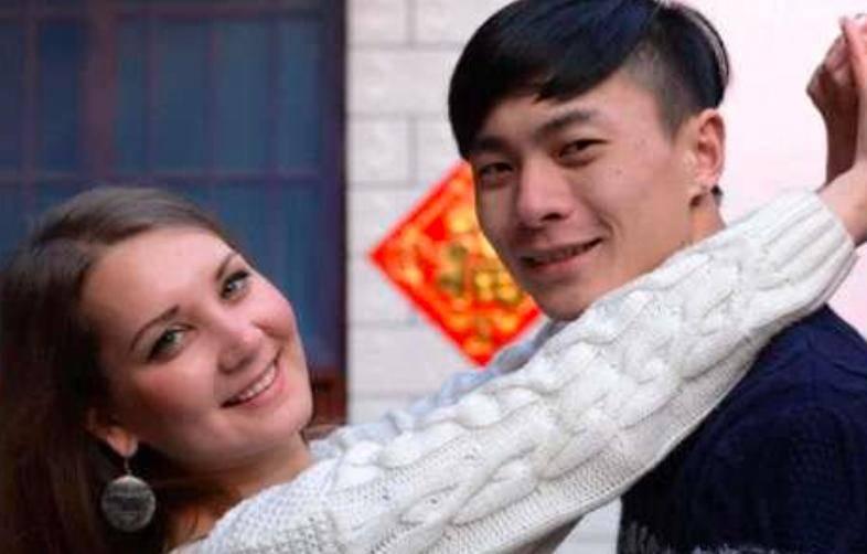 “用生命换来的媳妇！”2022年，河南农村一小伙，冒死从战火连天的乌克兰带回来