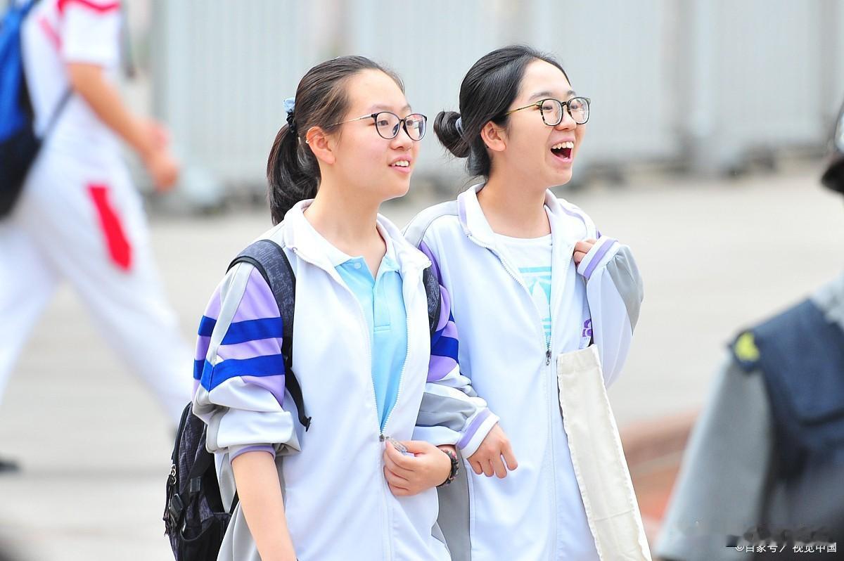 上了高中你才会发现，考上重点高中意味着什么：1、意味你周围没有学渣了，大家都