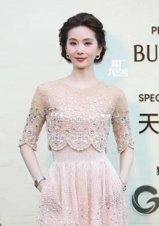 现在当明星的门槛都这么低吗，这么丑还能当上