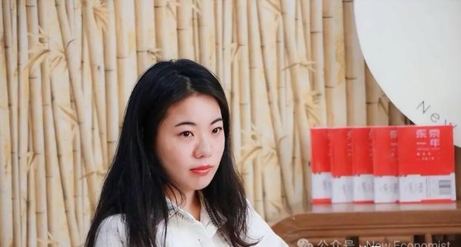 中国人民大学终于撤销了蒋方舟的学位。为什么？因为实在是藏不住了。前期肖鹰举