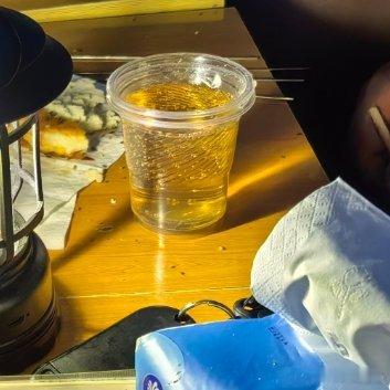 你欠自己一个承认承认吧，你比自己以为的要脆弱。承认你有时候怕得要死，只是假装镇定