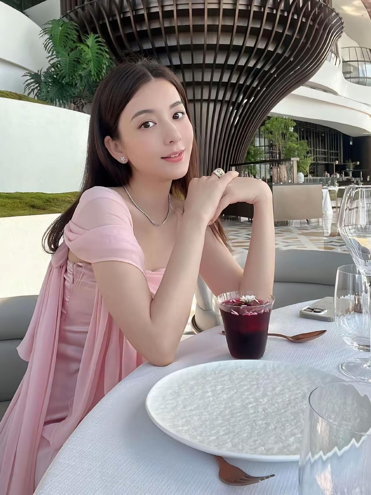 现在最后悔的人，估计就是郭富城的老婆方媛了了，不是因为她和郭富城有什么感情问