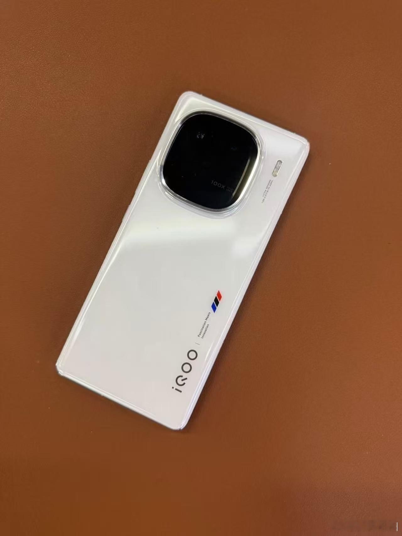 iQOO12Pro一直是我心目中比较完美的一代旗舰。它的手感是曲面屏中...