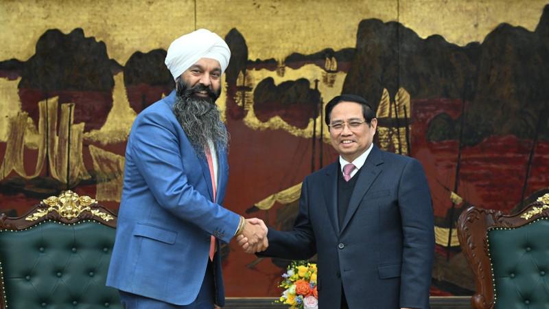 这就是加拿大大量引入印度人的成果。1月6日，越南政府总理范明政接见了到访的加