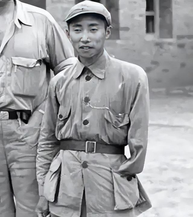 1949年，彭绍辉已经43岁，却还没有成家。身边人看着着急，卫生部长赵德炎就劝他