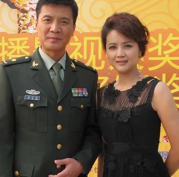 原来他们是一对夫妻，很喜欢这两位演员，接地气，不做作，没有绯闻。茹萍长得漂亮，从
