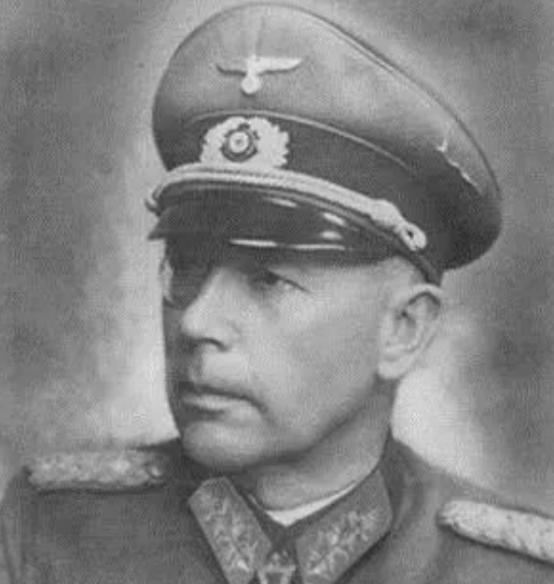 1944年，6万德军被十倍之数的苏联红军包围，苏军派人去劝降，没曾想，施特默尔曼
