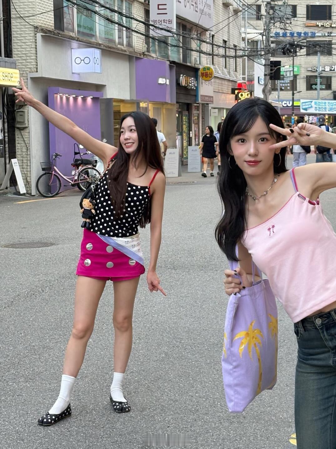 周也周也穿姐姐设计的衣服去韩国玩啦，女idol也也子的韩剧妆容好好看，少