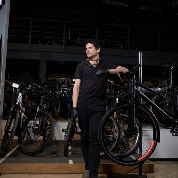 你以为马斯克每天都领几百万工资？错啦！他大部分的钱都是靠股票期权赚的，就像买彩票