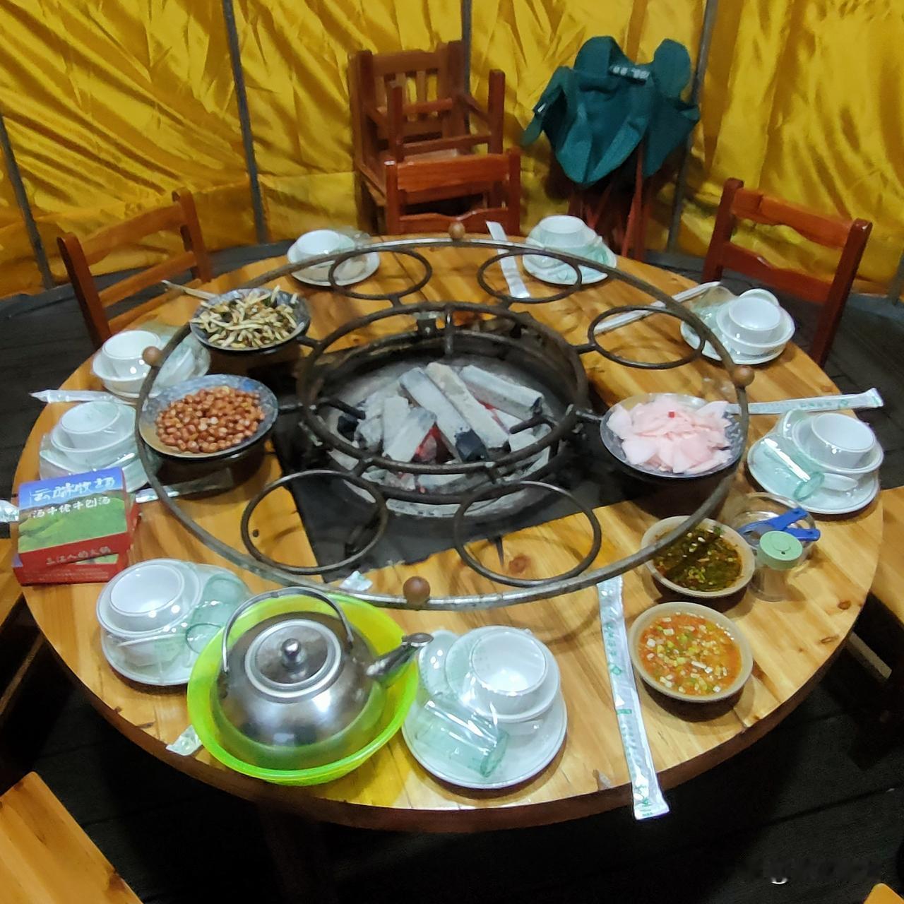 我们广西这边都喜欢过节，尤其喜欢过节时请客吃饭。比如说三月三在广西就是一个十分