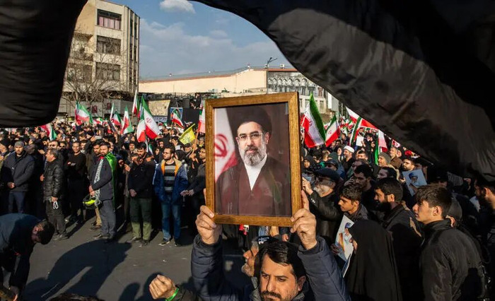 美媒曝伊朗最高领袖近况：重伤隐居，传信靠密使人力传送手写纸条