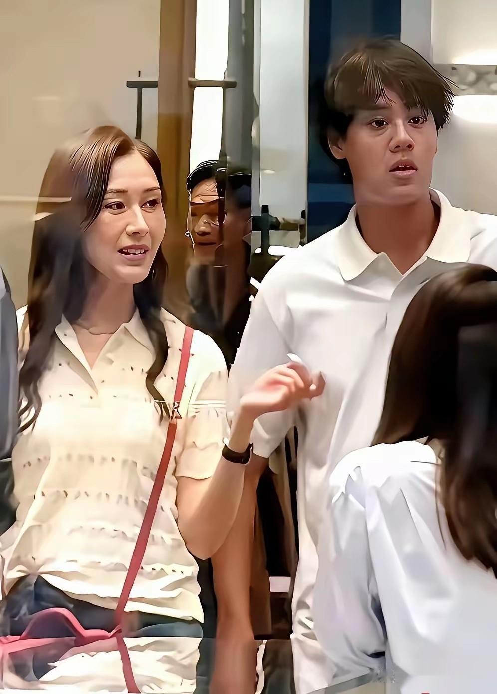 这儿子基因是没选好嘛，李嘉欣素有香港第一美人之称，许晋亨也是富二代中数一数二的帅