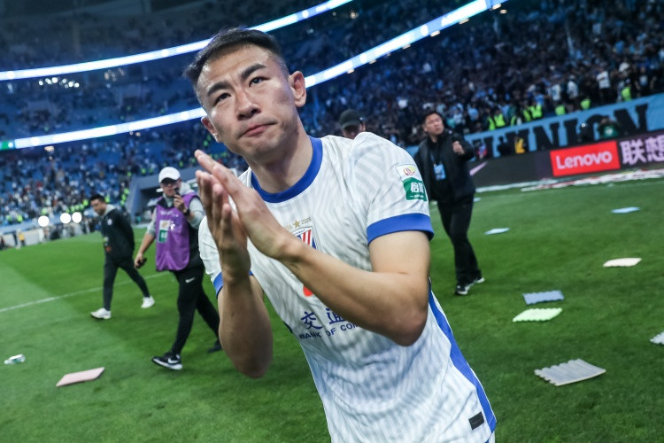 于根伟: 于汉超非常令人敬佩, 他给效力的每支球队都做出了贡献