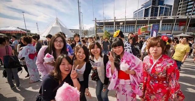 中日形势突变，上海数万日本人何去何从？中方立场明确，已有答案！中日关系最近闹得