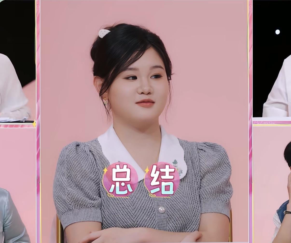 感觉张家齐已经和普通人不在一个维度了，面对这样的妈妈，网友已经气的够够的了，她却
