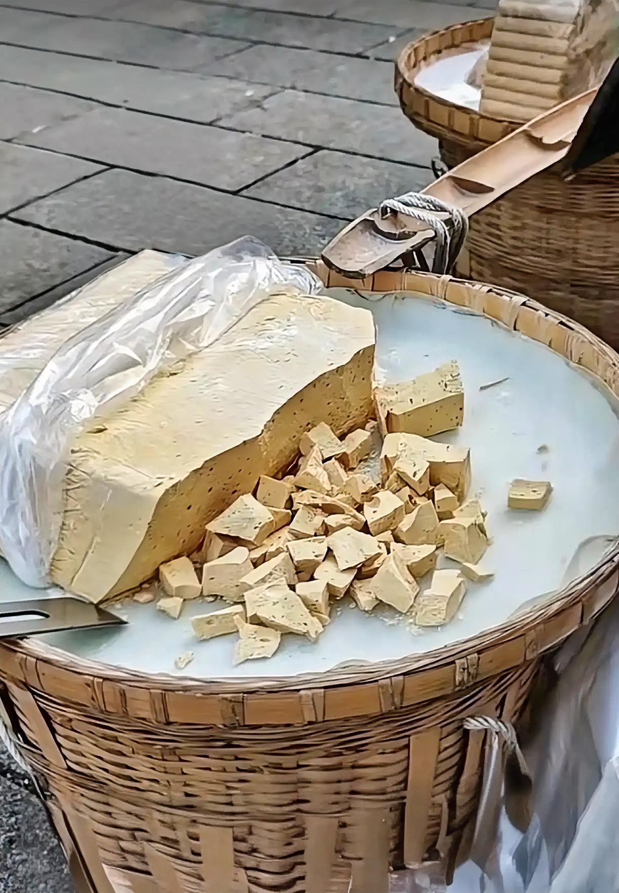 这个零食问了很多人，没有一人知道它叫什么名字？不服的评论区见。。