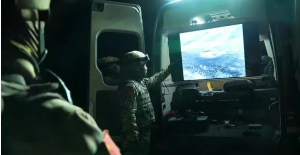 台湾彻底睡不着了近日，央视公布了解放军实战演练斩首行动的画面，在无人机全程监控