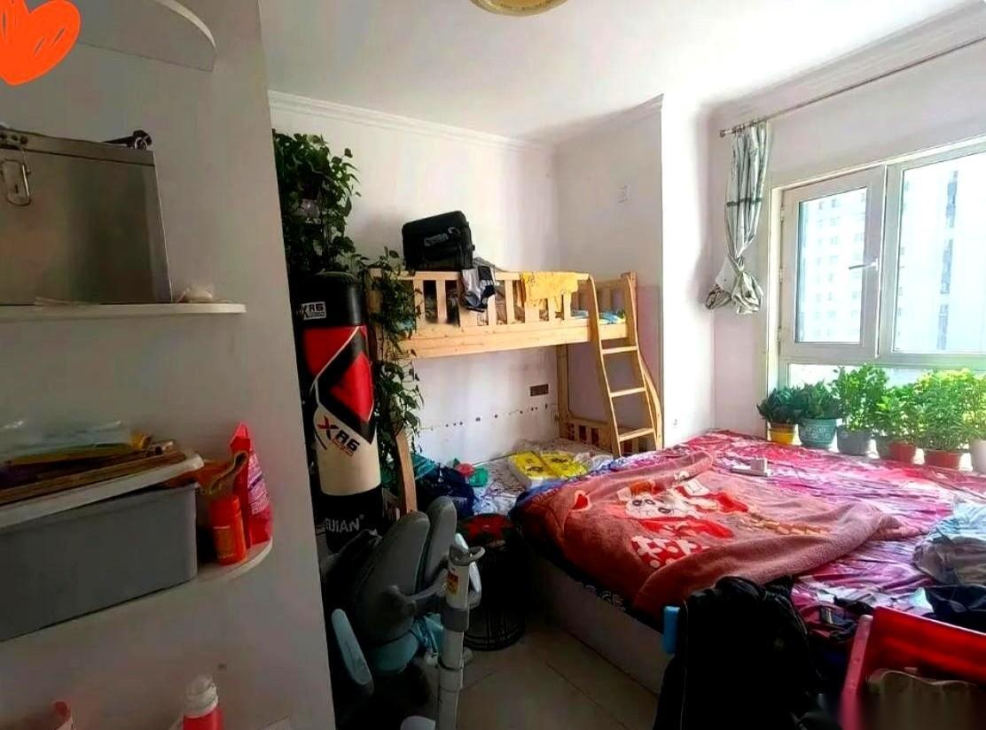 你以为你半夜三点蹑手蹑脚，你那14岁的儿子就真睡得跟猪一样？别天真了。他不是