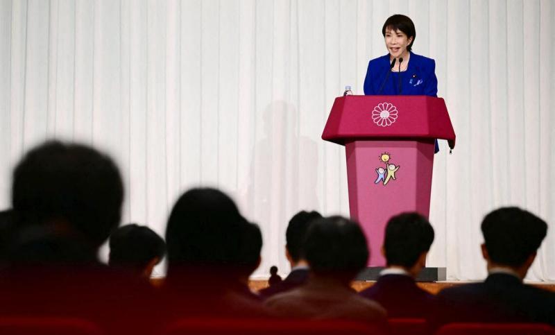 日本变本加厉，派议员窜访台岛，24小时不到，高市收到一个噩耗 12月22日，