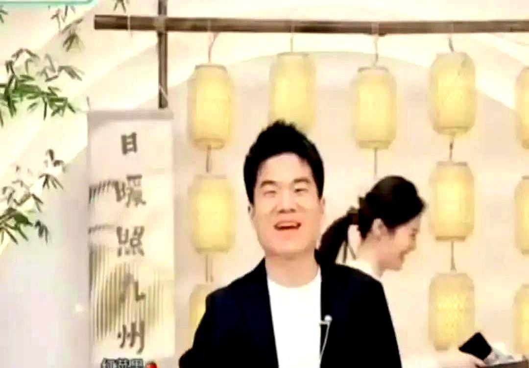 15秒的小插曲，把董宇辉的底牌全抖出来。一句“别叫哥，我93的”，比任何剧