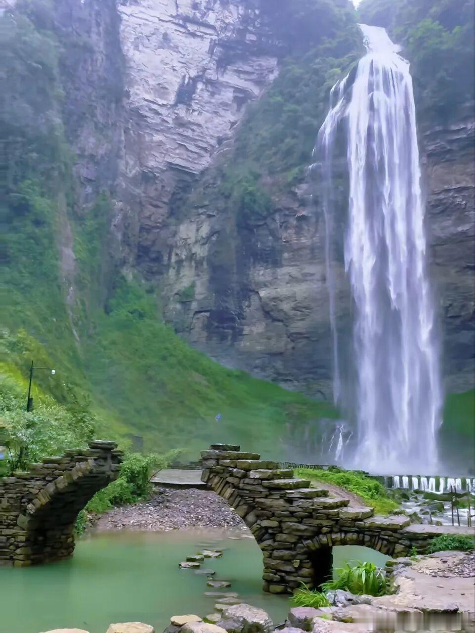 厌倦了凤凰古城的商业化喧嚣，在湘西深山邂逅了真正的世外桃源🌿德夯苗寨太让人惊喜