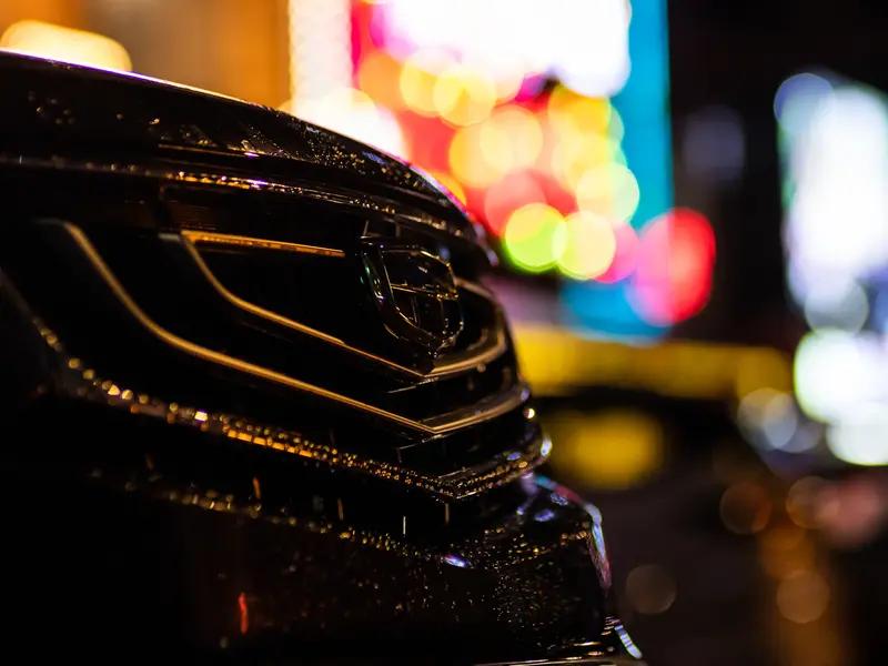 现在国产车越来越火，优势很明显。性价比超高，10来万买合资车配置基础，像大众宝来