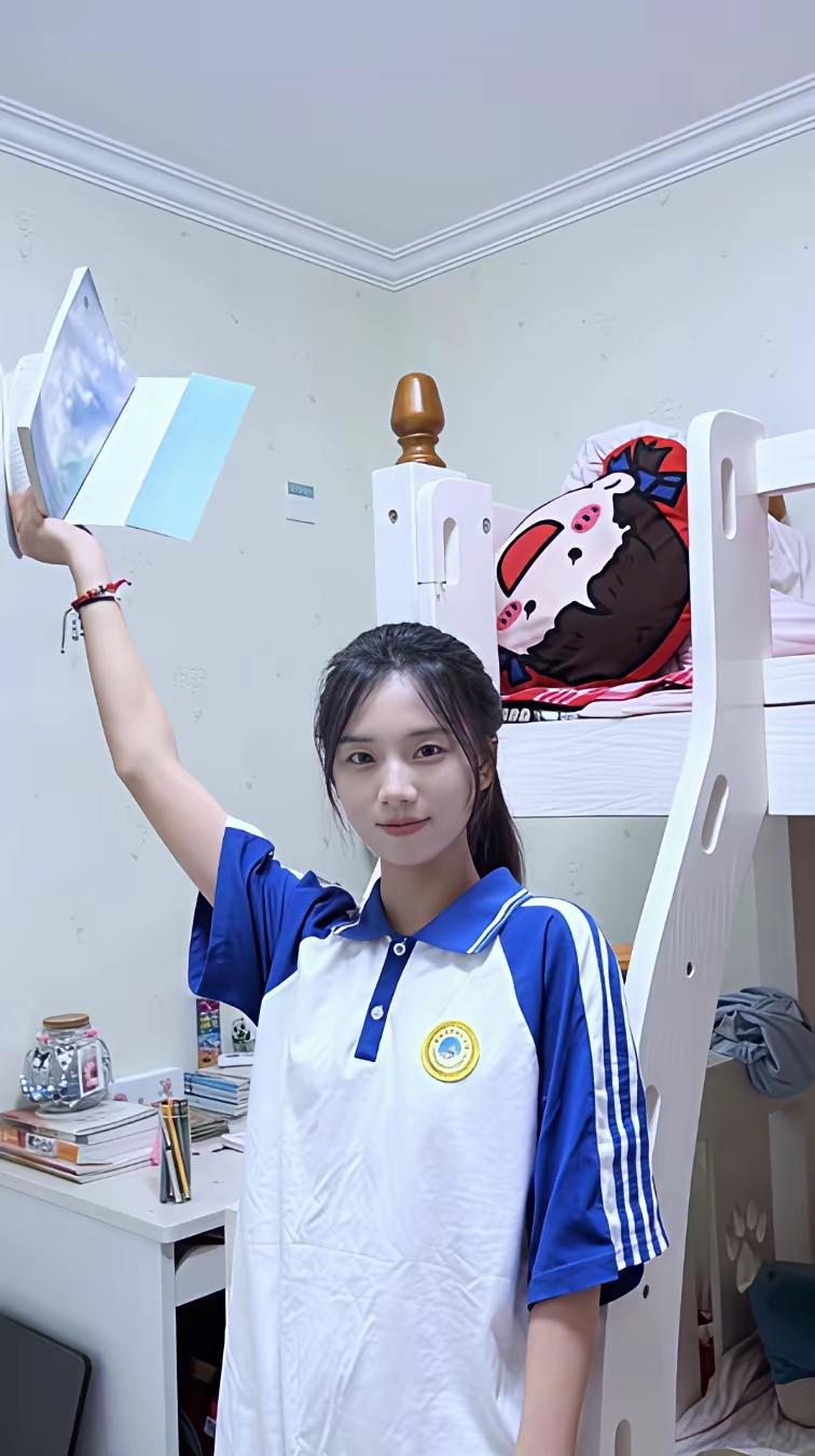 少女心满满，可爱又俏皮，快来一起享受这美好的一天吧！🌟💖📖可爱风少女清纯