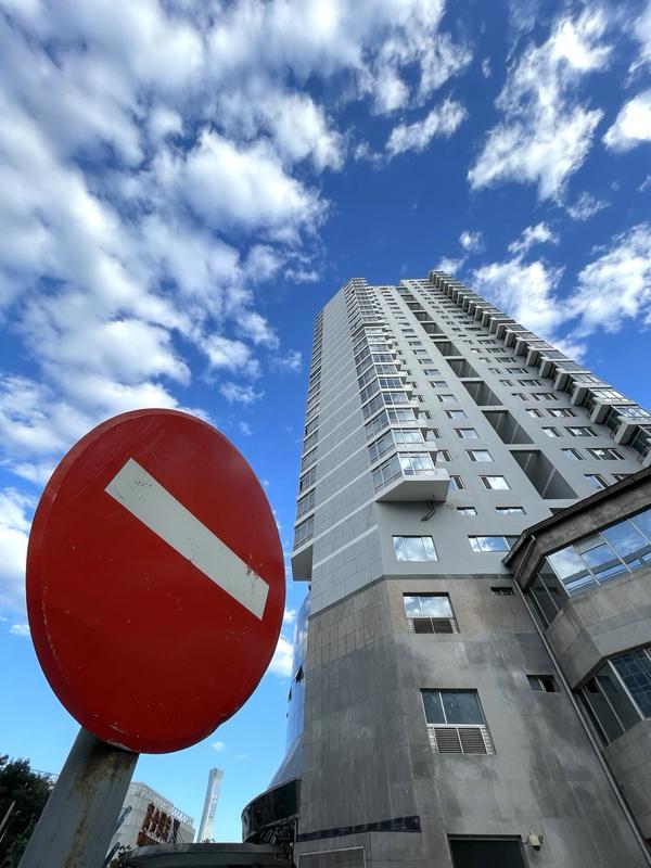 近日广州海珠区保利天悦一套近200平的法拍房，引发了不少关注。该房评估价2222