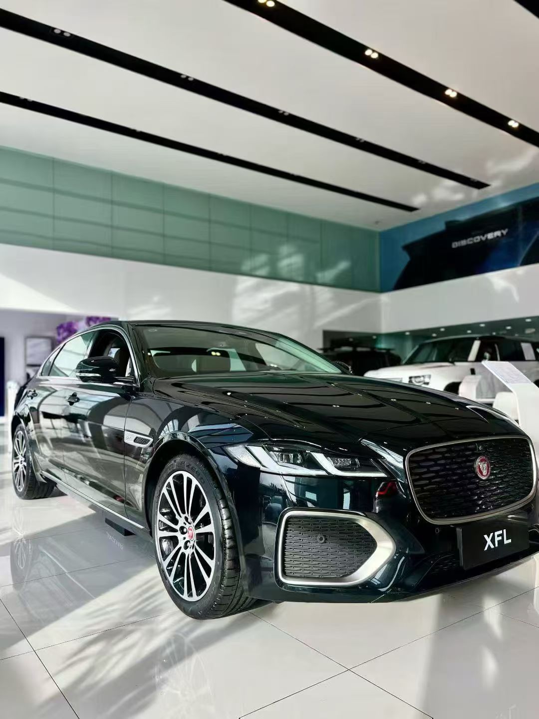 捷豹XFL停产清库存！最低价裸车都能做到20万冒点头，落地24不到，能买到一台C