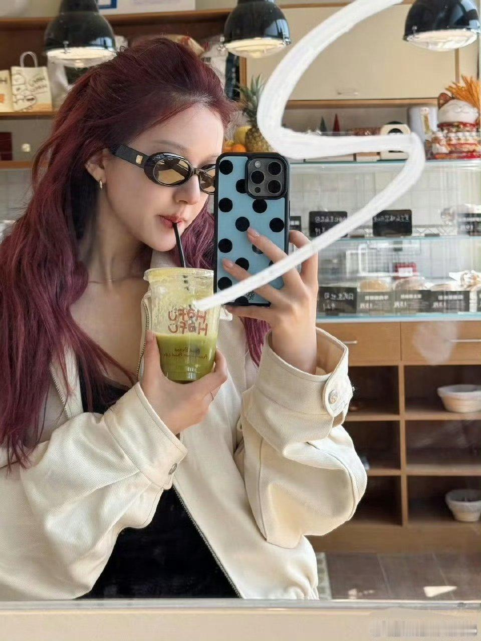 许妍时期的赵露思啊，这个红发看上去很可爱啊元气大方赵露思