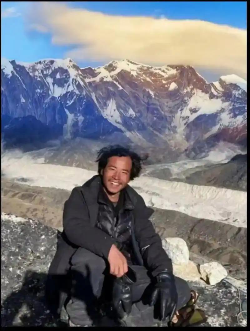 这是西藏冒险王，冰川王子王相军 直到现在翻老王的视频，还是会被那个镜头晃到心