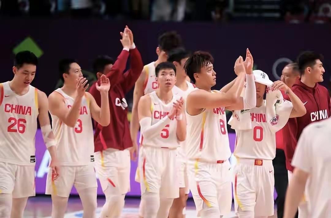 中国男篮14人大名单正式公布，争议球员仍留下，郭士强淘汰新人就在今天上午，中