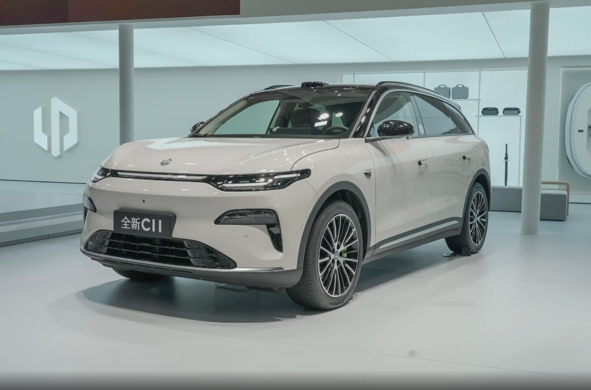 想买海狮06EV？我只想说：与其加钱选配，不如买隔壁大顶配！ 比亚迪前不久召