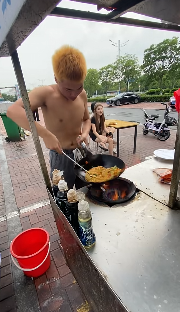 这下知道为什么这么卖力了