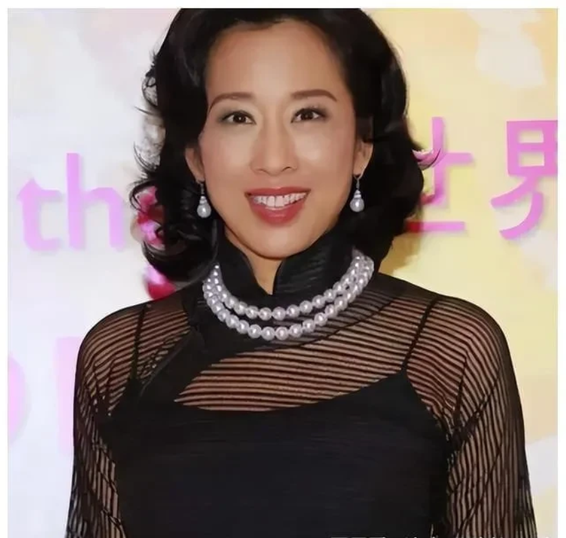 朱玲玲和霍家离婚都挺久了，可霍家不管碰上什么事儿，她去了都跟回自己家一样自在。她