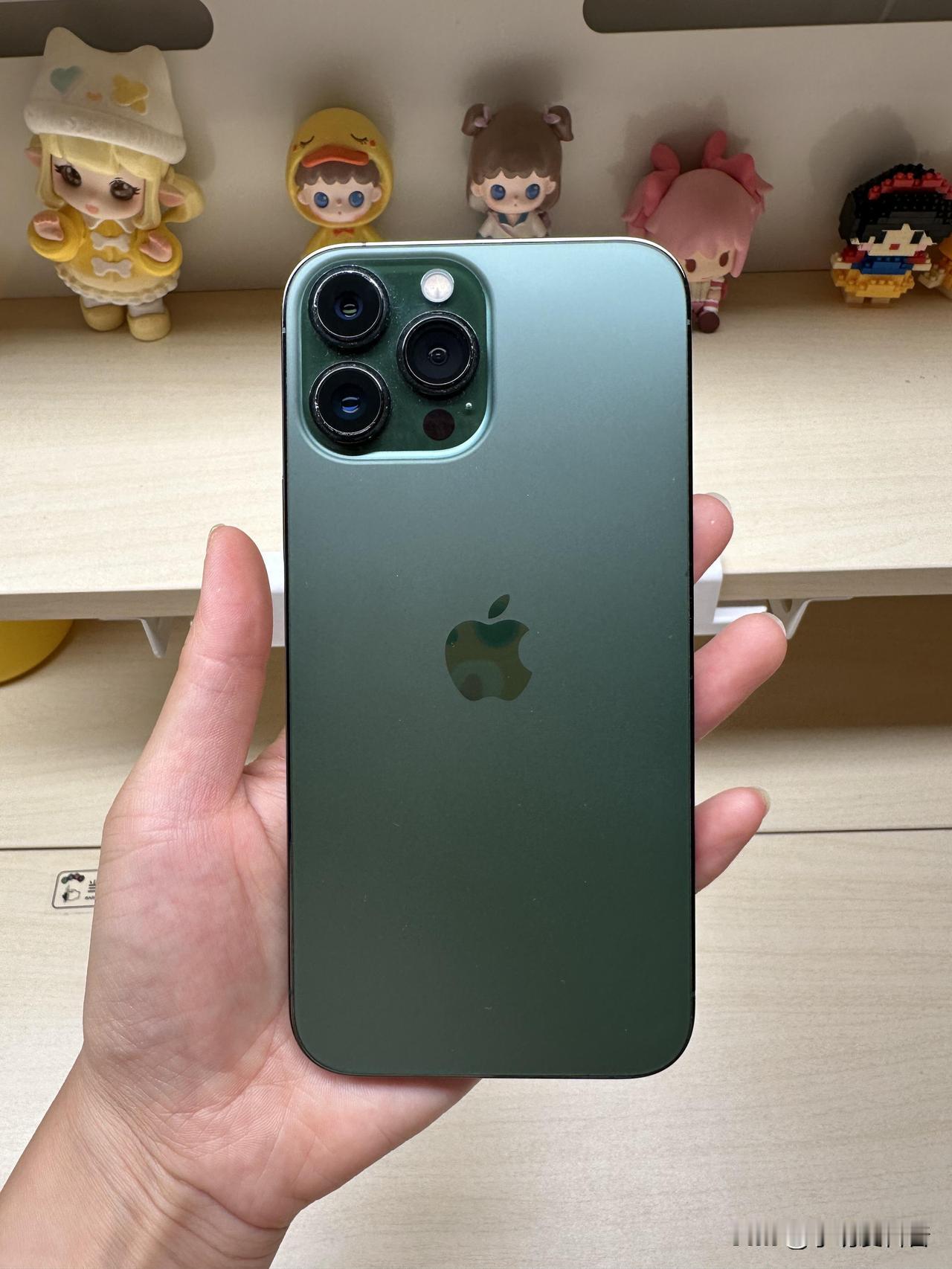 为什么苹果手机那么受欢迎？一个做安卓开发的朋友，自己全家用iPhone我有个