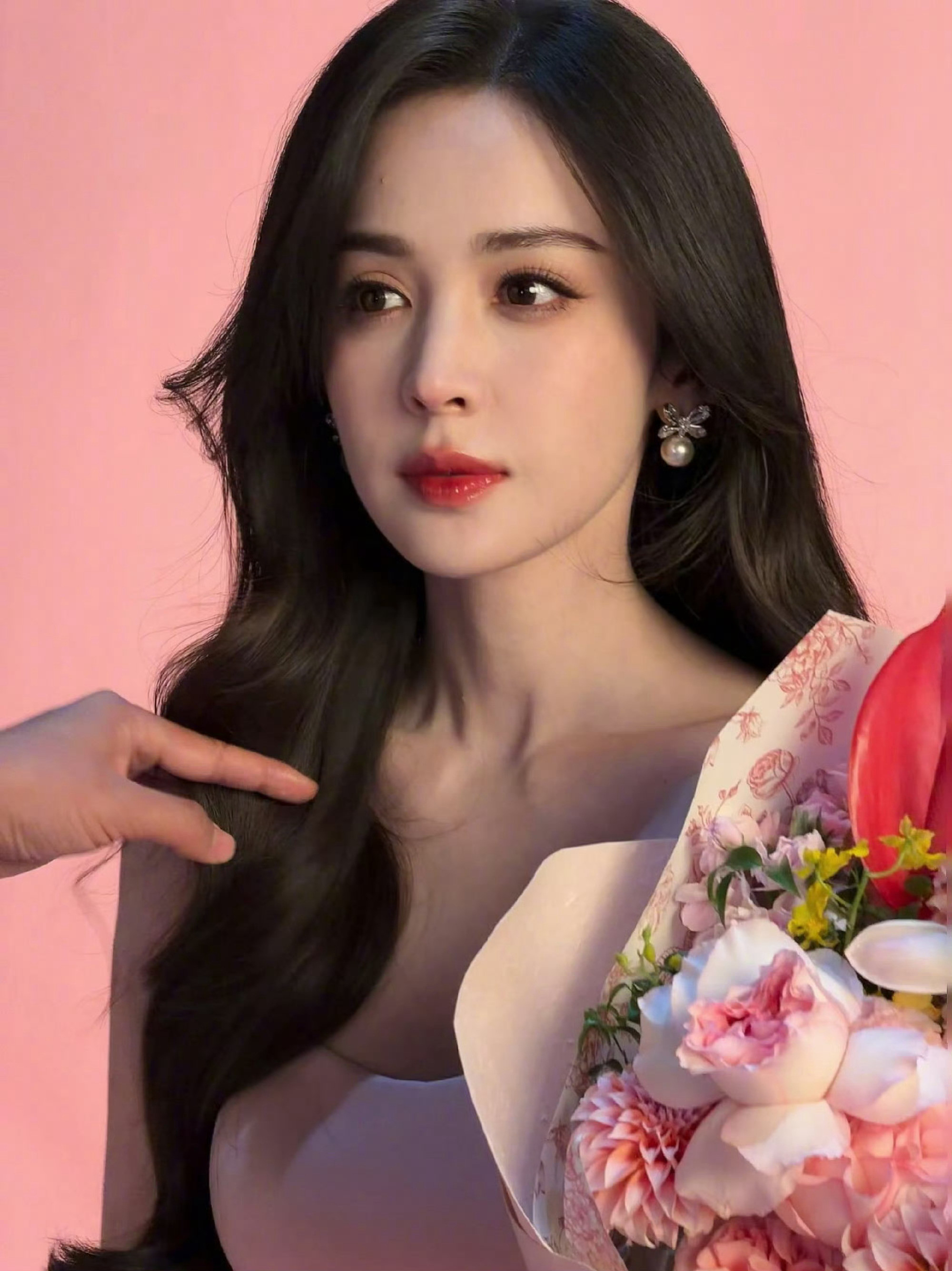 娜扎硬控妈妈朋友圈这哪来的神仙姐姐太美了