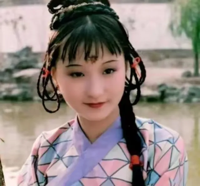 她作为怡红院里的盛宠,被人陷害,半路出家,最终结局却令人唏嘘