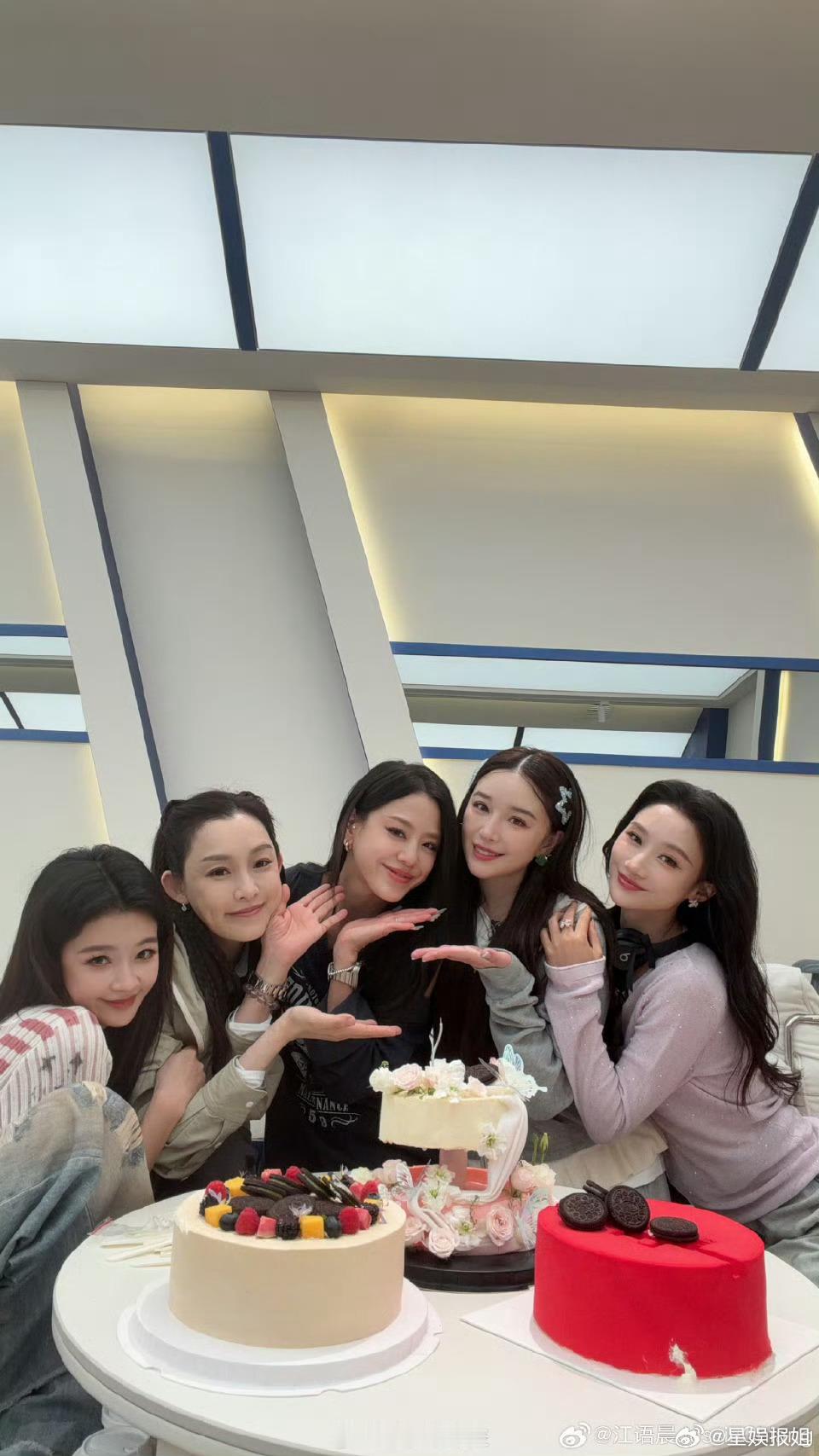 浪姐集体为江语晨庆生江语晨39岁生日乘风破浪的姐姐们齐聚，只为给最闪耀的你庆生！