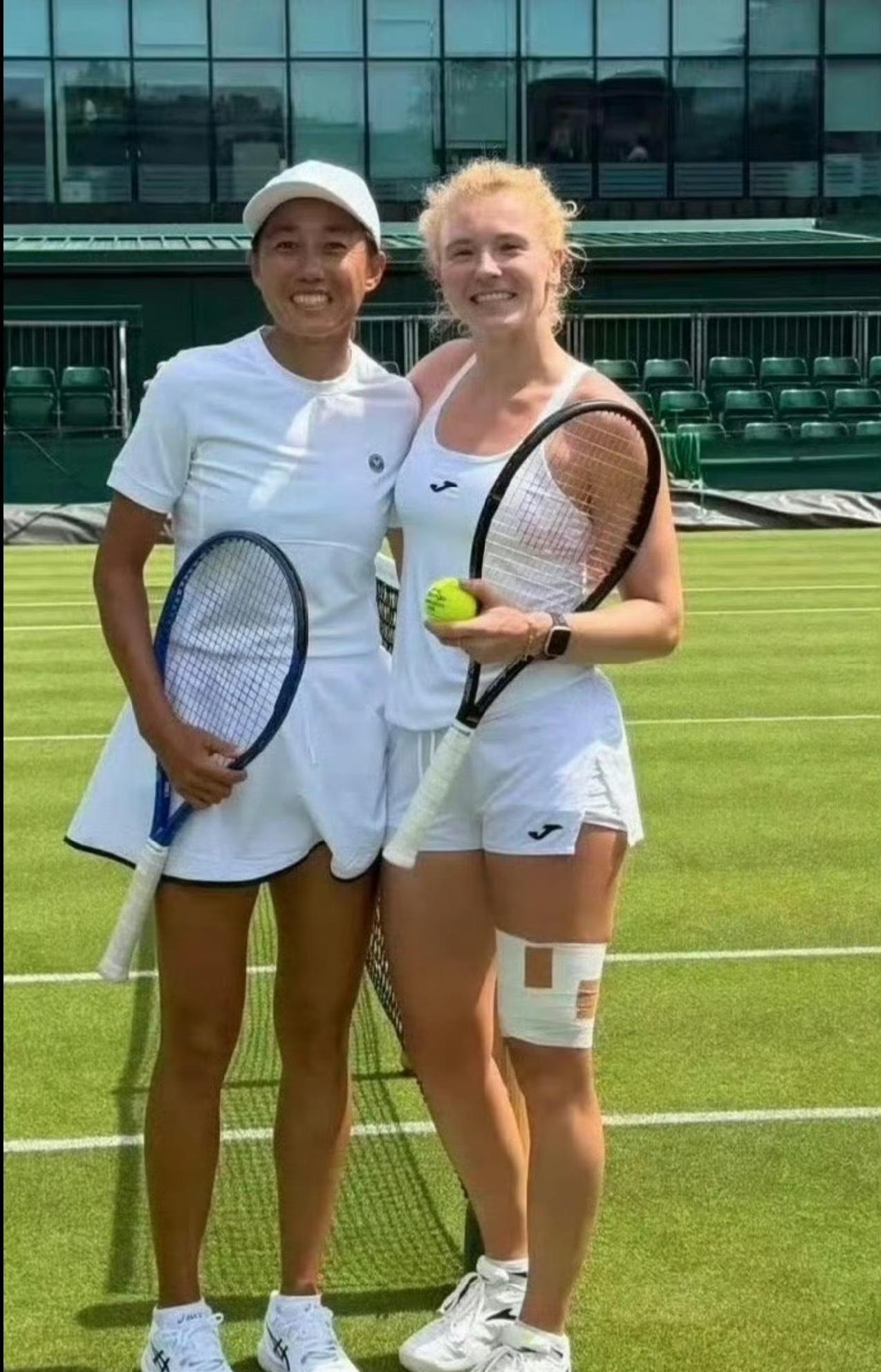 帅姐真的是百搭天后，双打再换搭档赢得开门红！WTA1000多伦多女双首轮，中国金