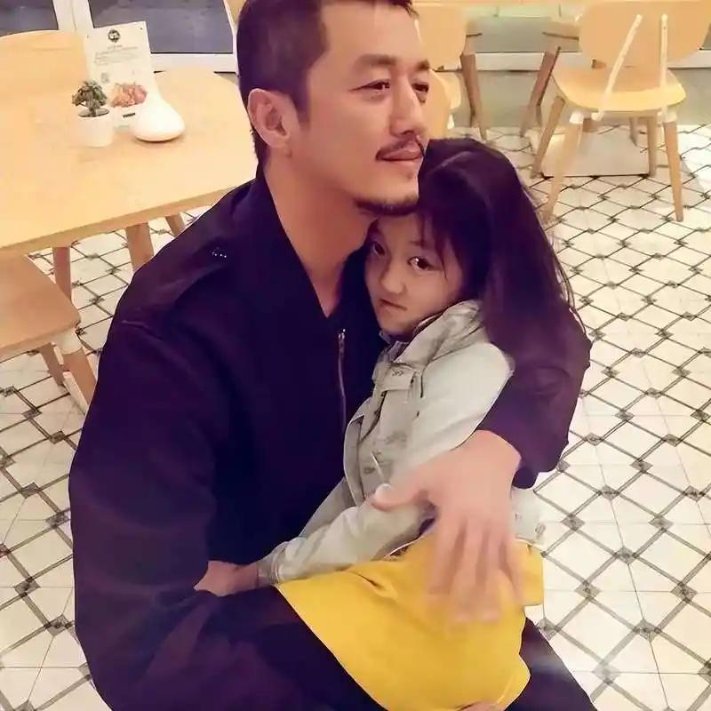李亚鹏说，其实我们当时可以不把李嫣生下来。 当时王菲怀孕4个多月时去医院检查