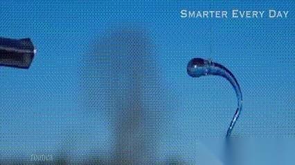 步枪子弹正面刚，毫发无伤。8吨的液压机玩命压，它连眼皮都不眨一下。就这么个硬