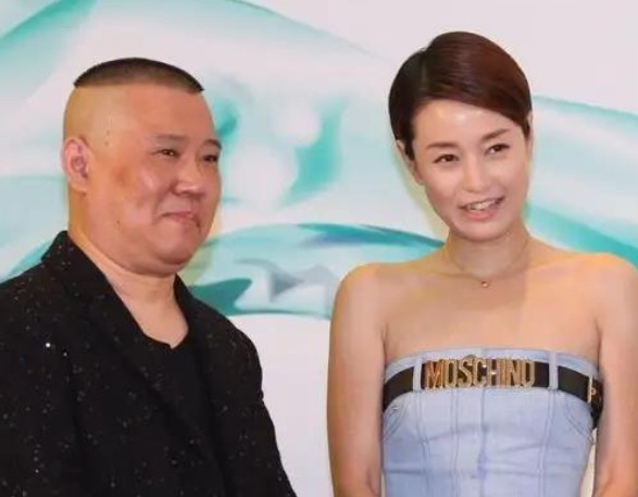 有一次郭德纲问马伊琍：“听说你在嫁给小文之前，就结过一次婚，还生了个儿子，有这回