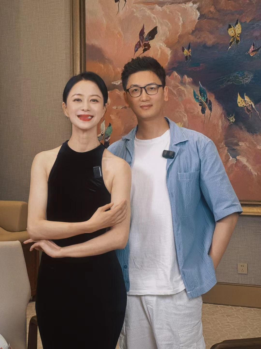 倪虹洁1个人要赡养5个老人前年我有幸采访过倪虹洁老师，发现这位成名已久的演员，