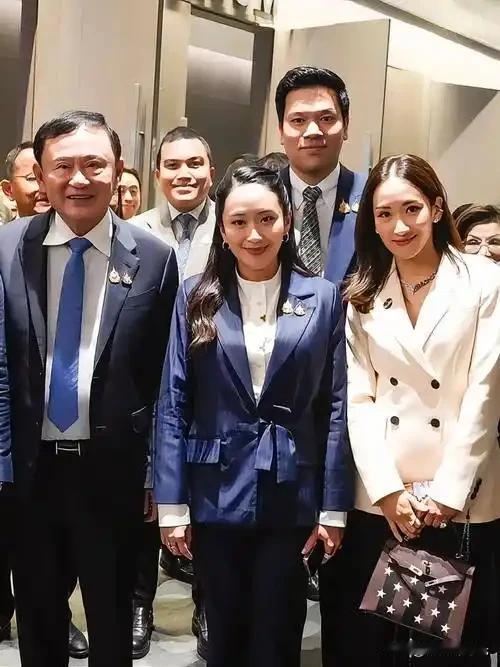 终于明白了，或许泰国前总理他信还有他的女儿佩通坦恐怕还真是“笑到”最后的人了，有