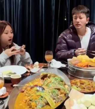 贾乃亮在社交平台晒出了一段视频令人没有想到的是，视频中，贾乃亮作为一家之主，但